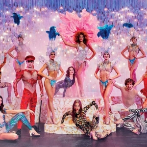Paris: Paradis Latin Cabaret Show mit optionalem Champagner