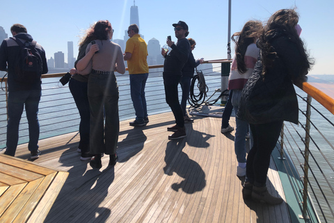 NYC: Crociera con brunch sullo skyline di Manhattan e un drinkNew York: crociera con brunch e drink e vista sullo skyline di Manhattan