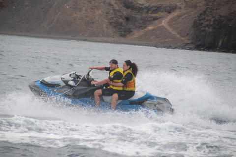 Lanzarote: Jet Ski Tour z odbiorem z hotelu60-minutowa wycieczka na nartach wodnych