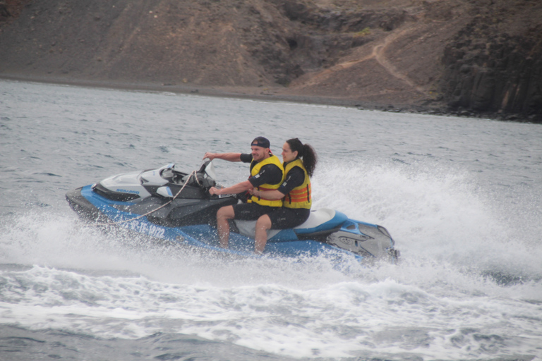 Lanzarote: Jet Ski Tour z odbiorem z hotelu40-minutowa wycieczka na nartach wodnych