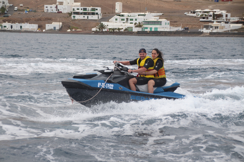 Lanzarote: Jet Ski Tour z odbiorem z hotelu60-minutowa wycieczka na nartach wodnych