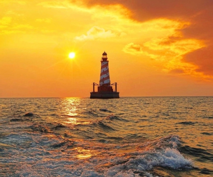 Cheboygan: Sunset Shipwreck Cruise in a Glass Bottom Boat
