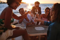 Cartagena, Party Boat per la spiaggia di Cholon con 2 drink e pranzo - Hizvo