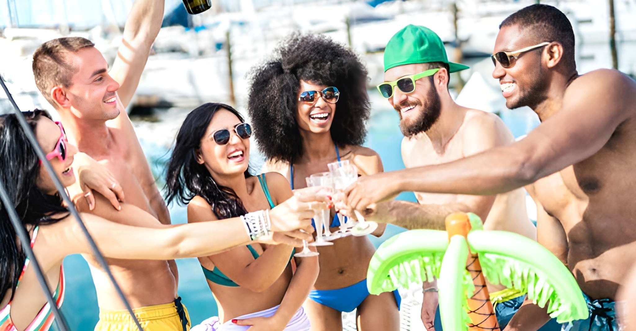 Cartagena, Bateau de fête à la plage de Cholon avec 2 boissons et déjeuner - Hizvo