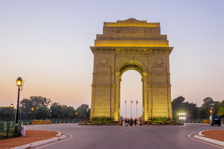 Vanuit Delhi: rondleiding door het Rode Fort, Qutub Minar en Humayu-tombe van 8 uurAlleen chauffeur, vervoer en gids