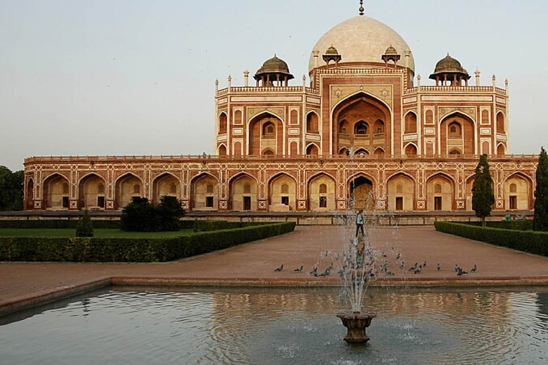 Vanuit Delhi: rondleiding door het Rode Fort, Qutub Minar en Humayu-tombe van 8 uurAlleen chauffeur, vervoer en gids