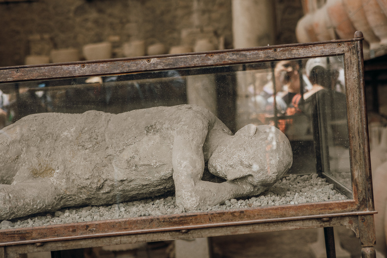 Pompeii: Small Group Guided Tour with Expert ArchaeologistPompeii: Full Skip-the-Line Tour with Archaeologist Guide