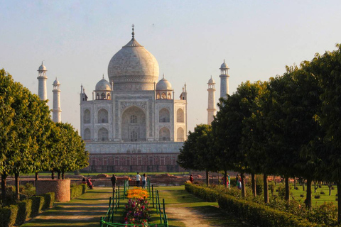 Agra: City Sightseeing Tour with Sunrise &amp; Sunset ExperienceAgra: Private Sightseeing Tour by Car with Taj Mahal