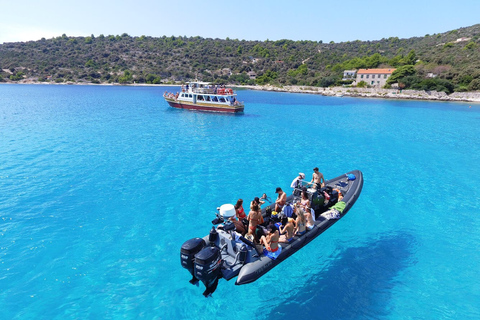 Från Split: Privat kryssning med snorkling i Blue Cave och på 5 öar