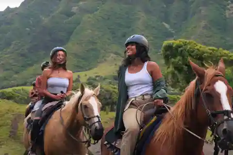 Oahu: Kualoa Hills and Valleys Horseback Riding Tour