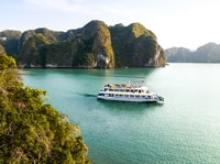 Hanoi, 1-ha Long Bay Cruise met Titop Island & Lua Cave - Housity