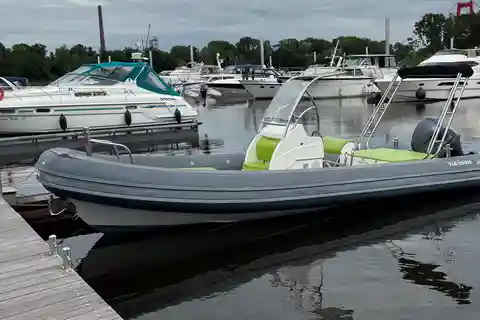 Navegación a motor de 300 CV: ¡acción y libertad en el Rin!