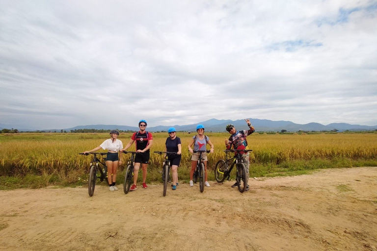 Chiang Mai: 25 km di tempo libero in mountain bike e kayak nella giunglaDa Chiang Mai: tour in bici e kayak