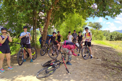 Chiang Mai: 25 km di tempo libero in mountain bike e kayak nella giunglaDa Chiang Mai: tour in bici e kayak