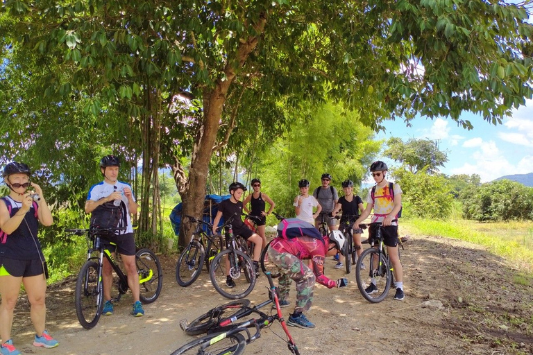 Chiang Mai: 25 km di tempo libero in mountain bike e kayak nella giunglaDa Chiang Mai: tour in bici e kayak