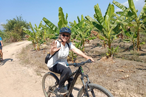 Chiang Mai: 25 km di tempo libero in mountain bike e kayak nella giunglaDa Chiang Mai: tour in bici e kayak