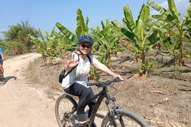 Chiang Mai: 25 km di tempo libero in mountain bike e kayak nella giunglaDa Chiang Mai: tour in bici e kayak