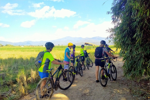 Chiang Mai: 25 km di tempo libero in mountain bike e kayak nella giunglaDa Chiang Mai: tour in bici e kayak