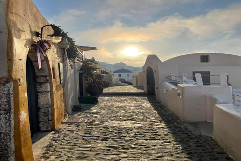 Desde Santorini: Visita guiada matinal a Oia con desayuno