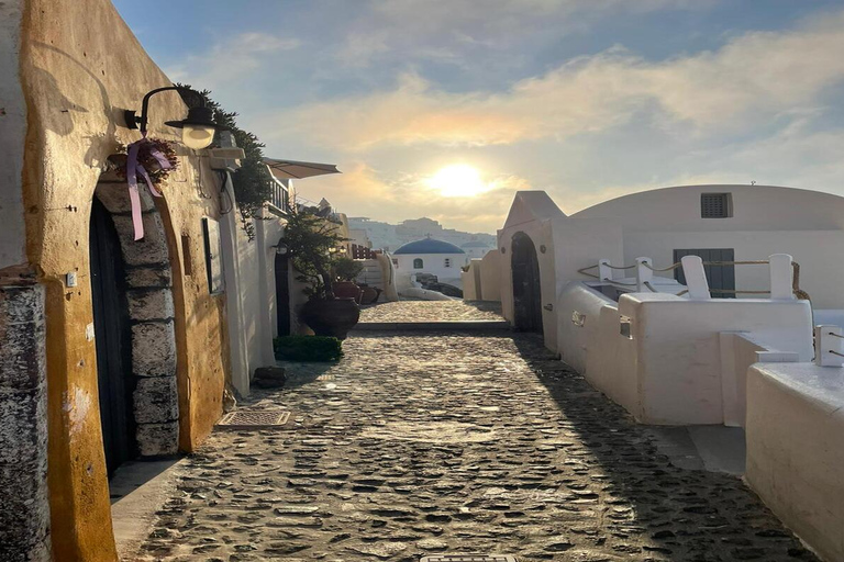 Desde Santorini: Visita guiada matinal a Oia con desayuno