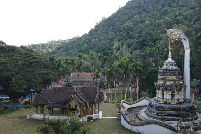 Chiang Mai: Wycieczka po jaskiniach Chiang Dao i spływ