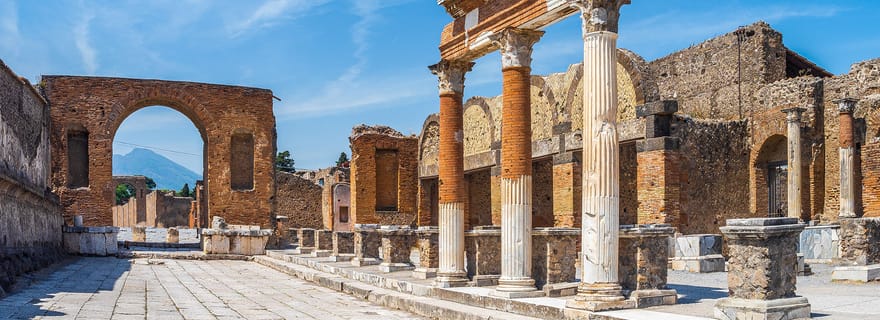 Excursion en bus depuis le port de Naples : explorez les ruines de Pompéi à votre rythme.