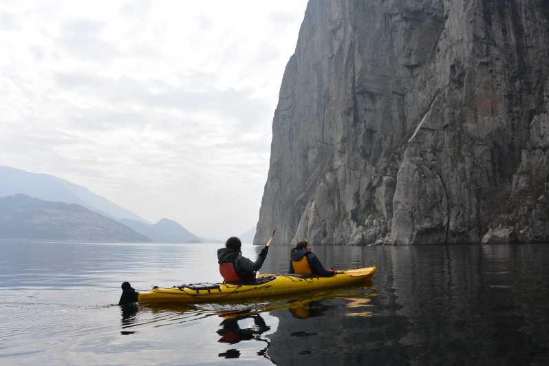 Lysefjorden: Guided Kayak Tour
