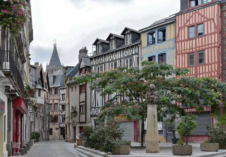 Rouen: Private Walking Tour with a Local Guide