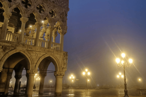 Venezia: Tour guidato a piedi di notte e Basilica di San MarcoVenezia: tour guidato notturno a piedi e Basilica di San Marco