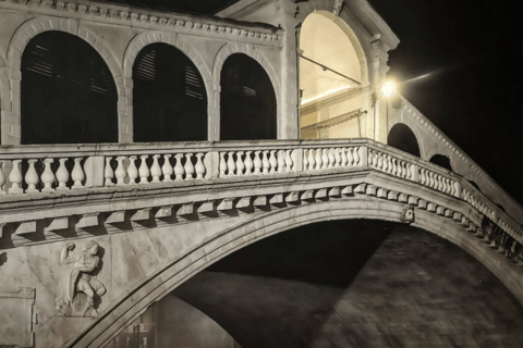 Venezia: Tour guidato a piedi di notte e Basilica di San MarcoVenezia: tour guidato notturno a piedi e Basilica di San Marco