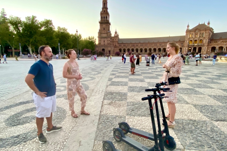 Sevilla: Tour en patinete eléctrico por la ciudadSevilla: recorrido en scooter eléctrico por plazas y lugares locales