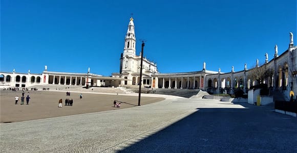 Fátima, Alcobaça and Nazaré Full Day Private Tour