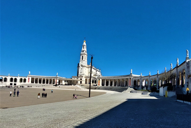 Tour privado de día completo a Fátima, Alcobaça y Nazaré