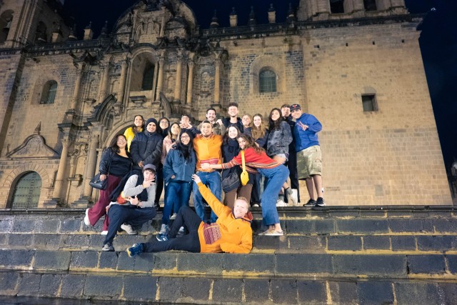 Visit Cusco Pub Crawl with Skip-the-Line Access and Drinks in Cusco, Perú
