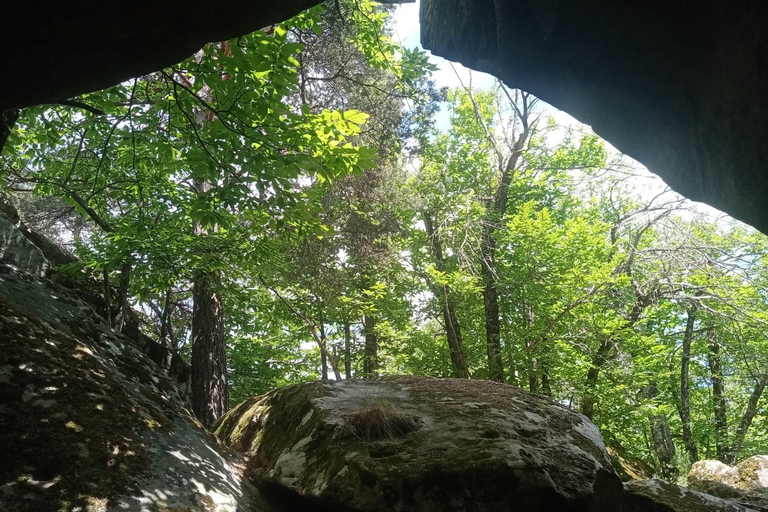 Bergzug von Nizza: Wanderung, Mystischer Wald, MeteoritenregenDER BERGZUG: WANDERUNG, MYSTISCHER WALD, METEORITEN