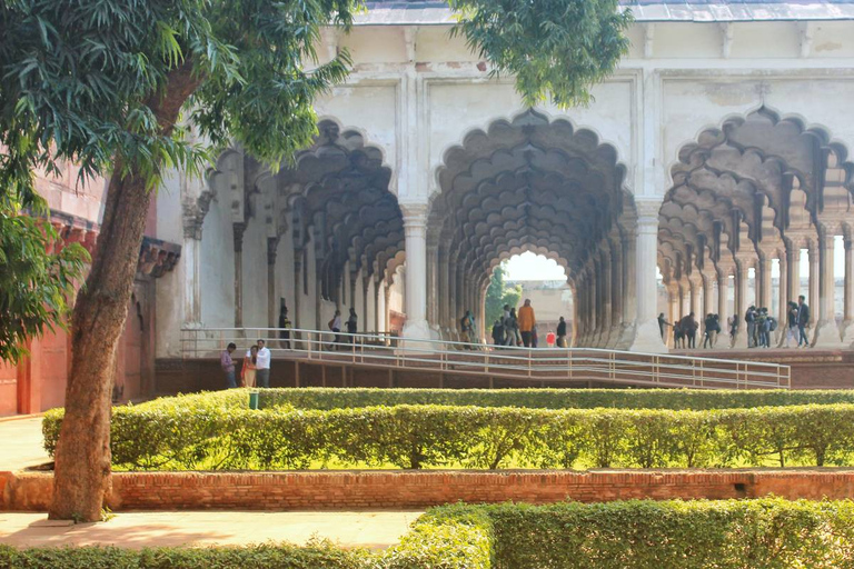 Begeleide Agra-dagtour van een hele dag per auto en chauffeurVanuit Delhi: Agra-dagtour met auto en chauffeur