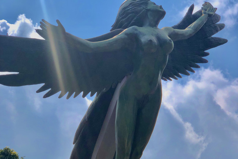 Tour Guatapé - Piedra del Peñol with departure from Medellín