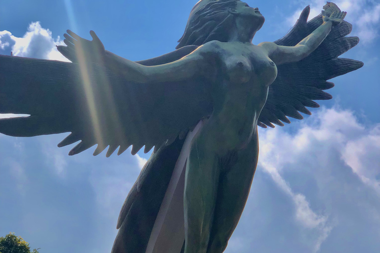 Tour Guatapé - Piedra del Peñol with departure from Medellín