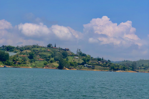Tour Guatapé - Piedra del Peñol with departure from Medellín