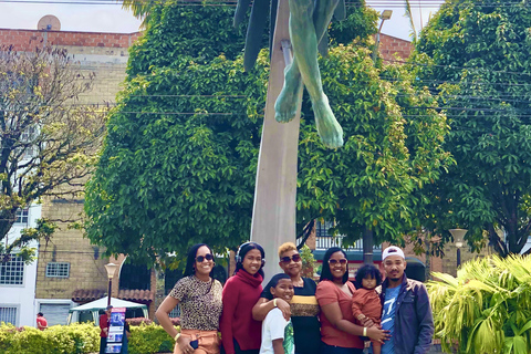 Tour Guatapé - Piedra del Peñol with departure from Medellín
