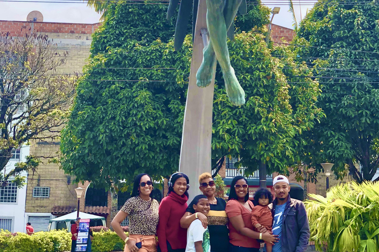 Tour Guatapé - Piedra del Peñol with departure from Medellín