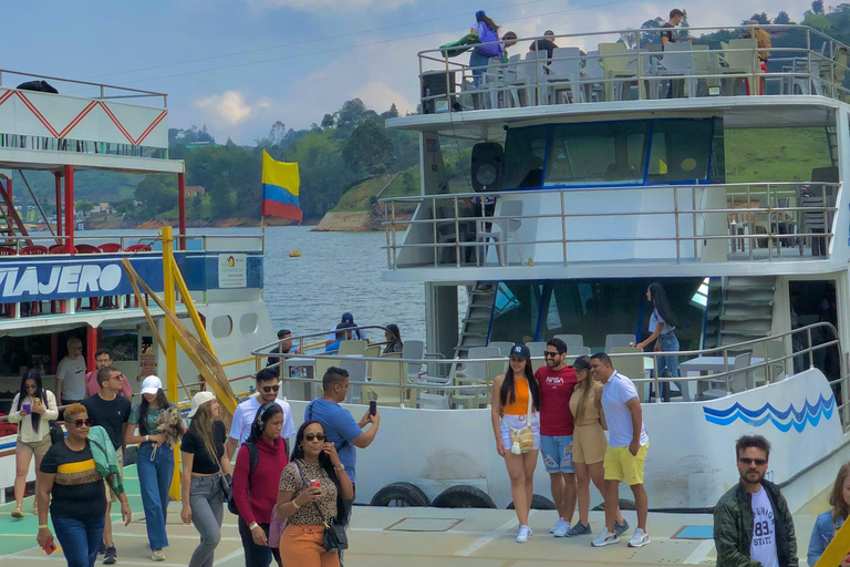 Tour Guatapé - Piedra del Peñol with departure from Medellín