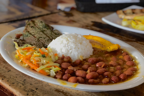 Tour Guatapé - Piedra del Peñol with departure from Medellín