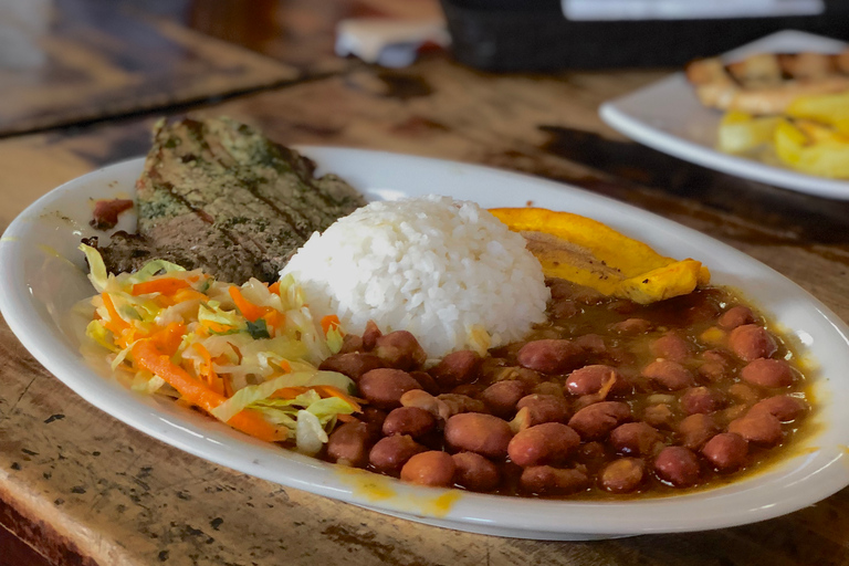 Tour Guatapé - Piedra del Peñol with departure from Medellín