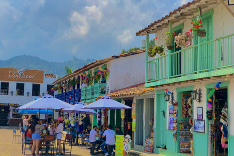 Tour Guatapé - Piedra del Peñol with departure from Medellín