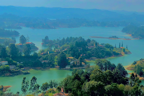 Tour Guatapé - Piedra del Peñol with departure from Medellín
