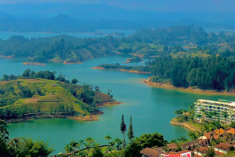 Tour Guatapé - Piedra del Peñol with departure from Medellín
