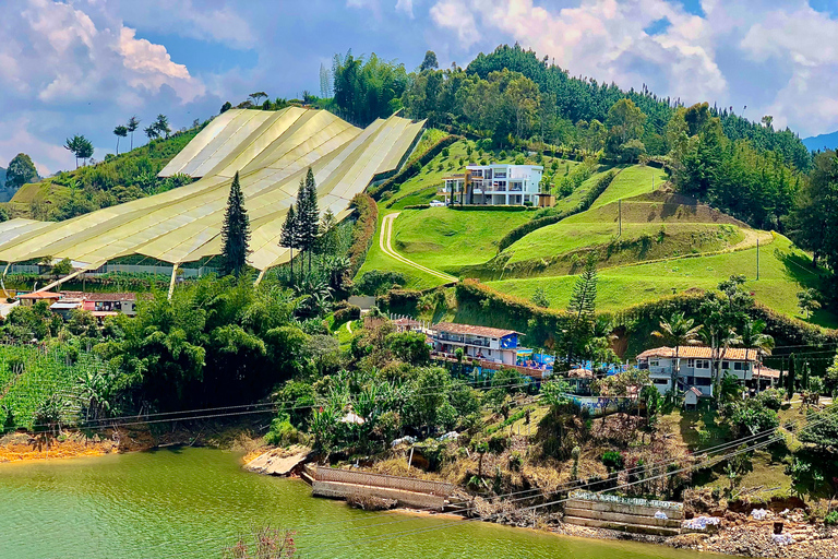 Tour Guatapé - Piedra del Peñol with departure from Medellín