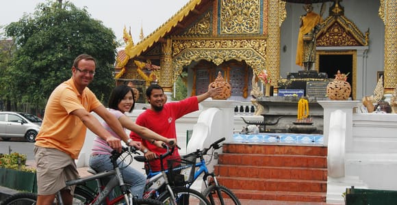 Chiang Mai: Guided Historical City Tour by Bike with Lunch