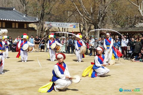 Seoul: Day Trip to Korean Folk Village with Guide and Ticket